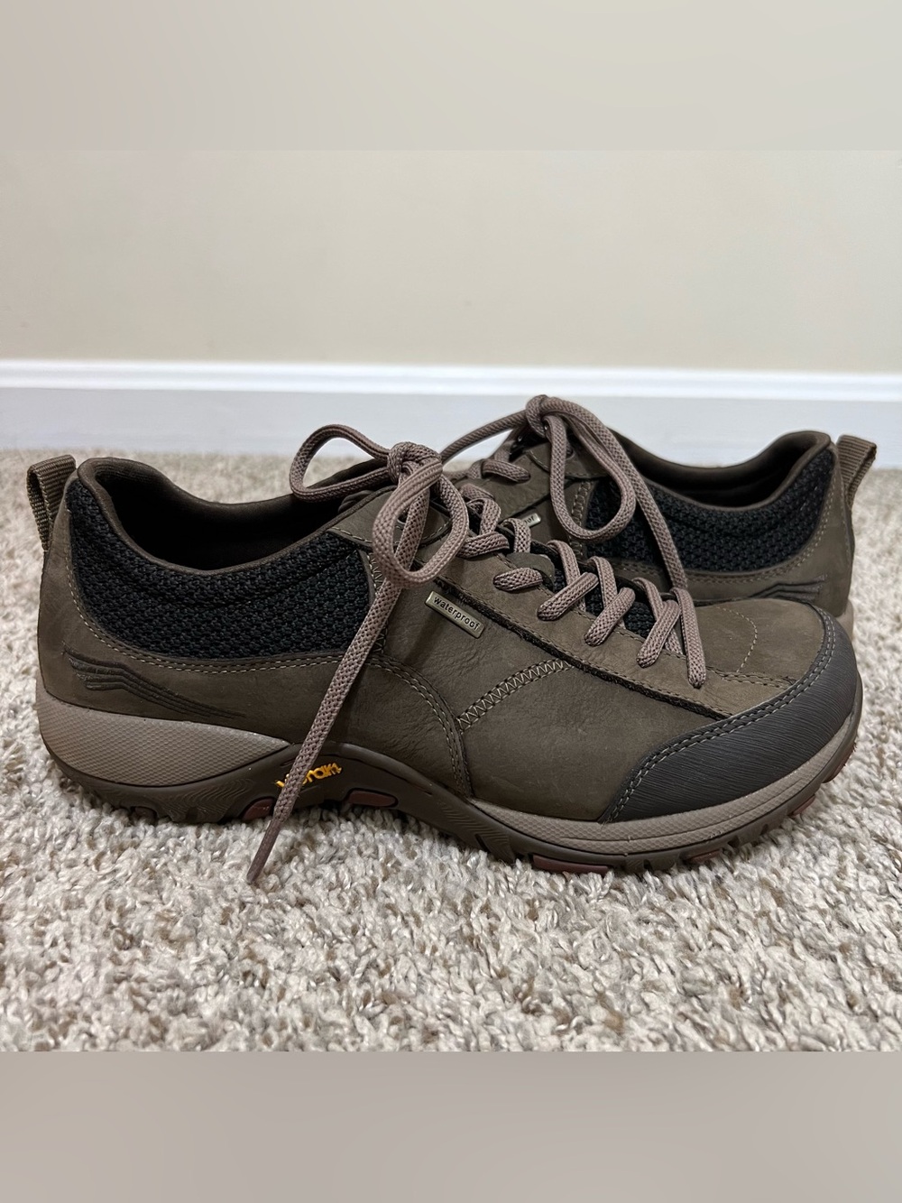 Dansko Paisley Sneakers Waterproof Vibram Soles Lace-up Brown Size 38 (US 7.5-8)